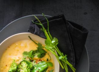 Soupe épicée au maïs thaï avec légumes verts – Gourmet