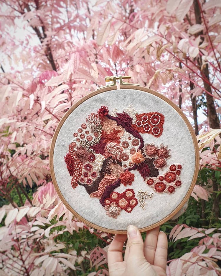 Broderie abstraite Hannah Kwasnycia