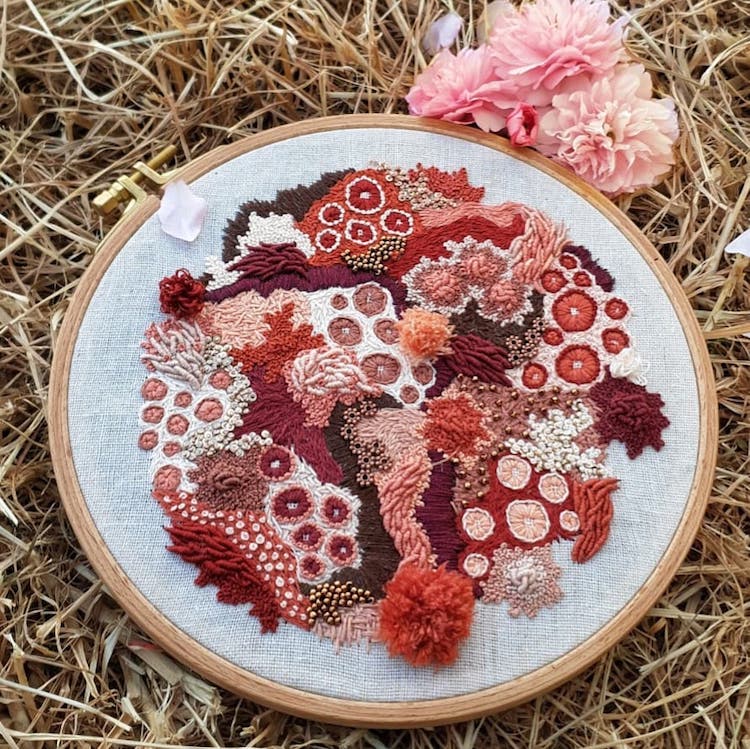 Broderie abstraite Hannah Kwasnycia