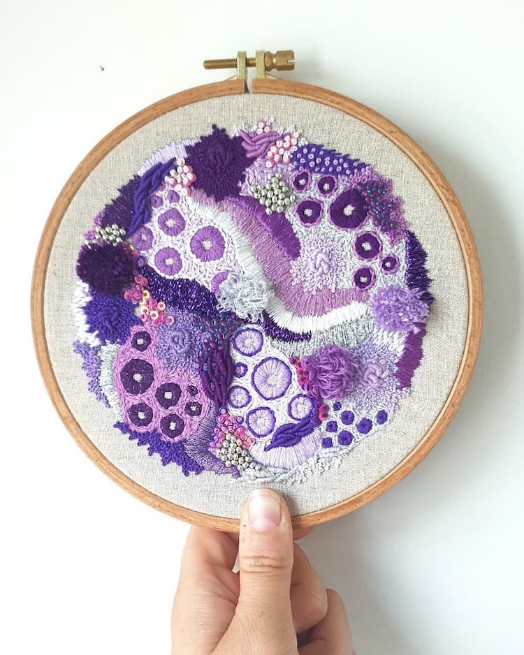 Broderie abstraite Hannah Kwasnycia