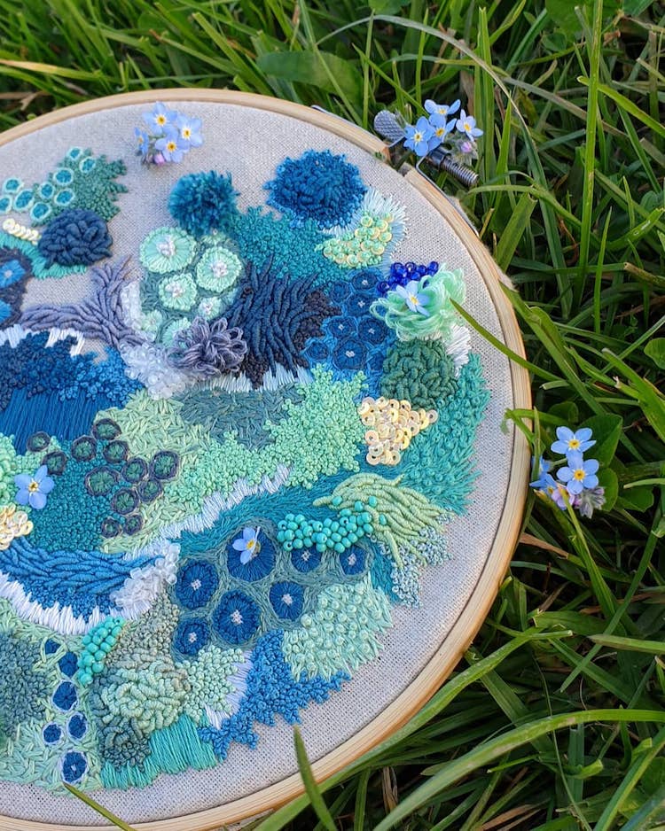 Broderie abstraite Hannah Kwasnycia