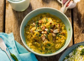 Recette de poulet Korma Poulet à la sauce aux noix de coco et aux amandes Poulet korma