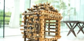 shigeki yamamoto construit une armoire en bambou japonais et chêne allemand shigeki yamamoto construit une armoire complexe en bambou japonais et en chêne allemand designboom