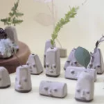 Des visages sortent de la céramique minimaliste de Fan Yanting pour prendre en compte la profondeur émotionnelle