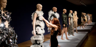 «Transforming Fashion» au Dallas Museum of Art – MODE
