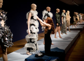 «Transforming Fashion» au Dallas Museum of Art – MODE