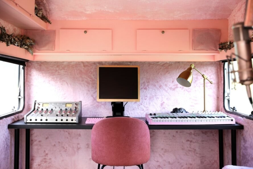 tables tournantes d'un studio de musique mobile