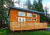Chalet arrière-cour sophistiqué construit avec 90% de bois récupéré