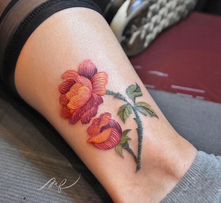 Artiste de tatouage de broderie