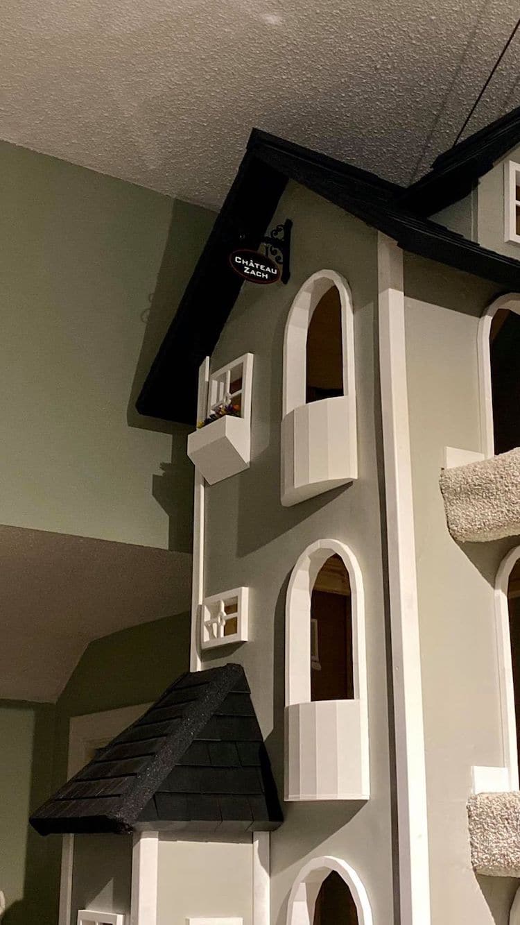 Grande tour d'arbre à chat