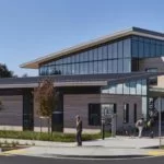 La bibliothèque Half Moon Bay certifiée LEED Platinum cible une énergie nette nulle