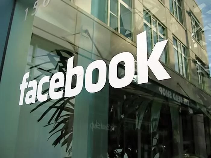 Facebook prévoit de laisser un grand nombre de ses employés travailler à domicile de façon permanente