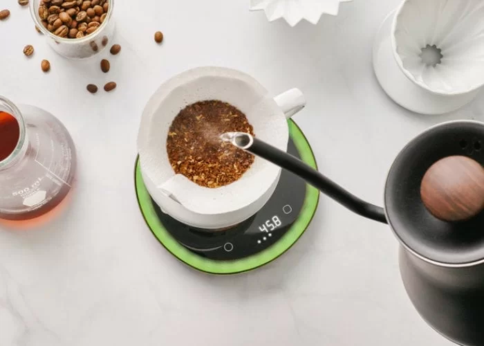 Une balance pour café unique POURX OURA débarque sur Kickstarter