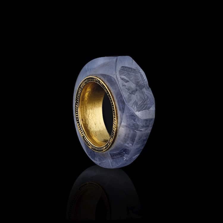 Bague en saphir antique appartenant à Caligula