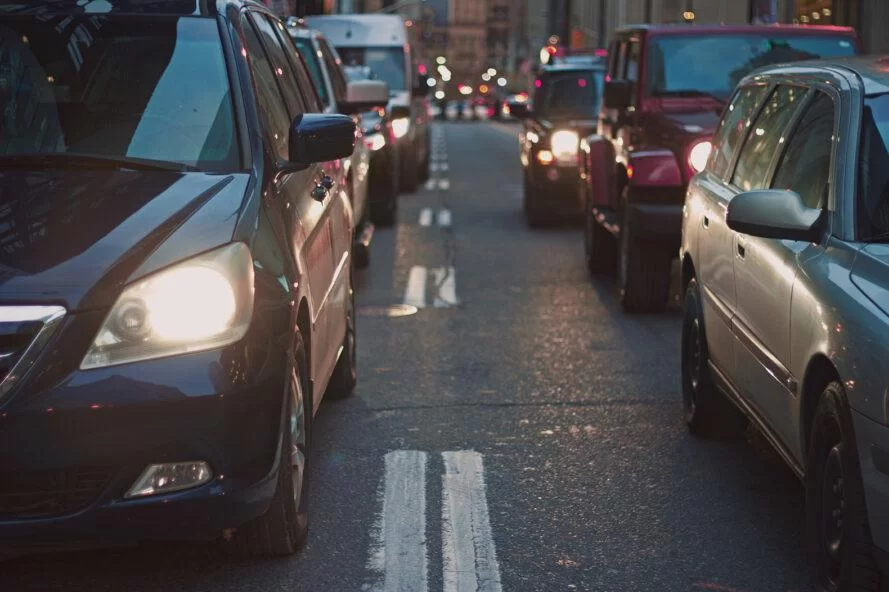trafic intense dans une rue