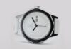 Montre Okta inspirée des éléments modernes de la machine