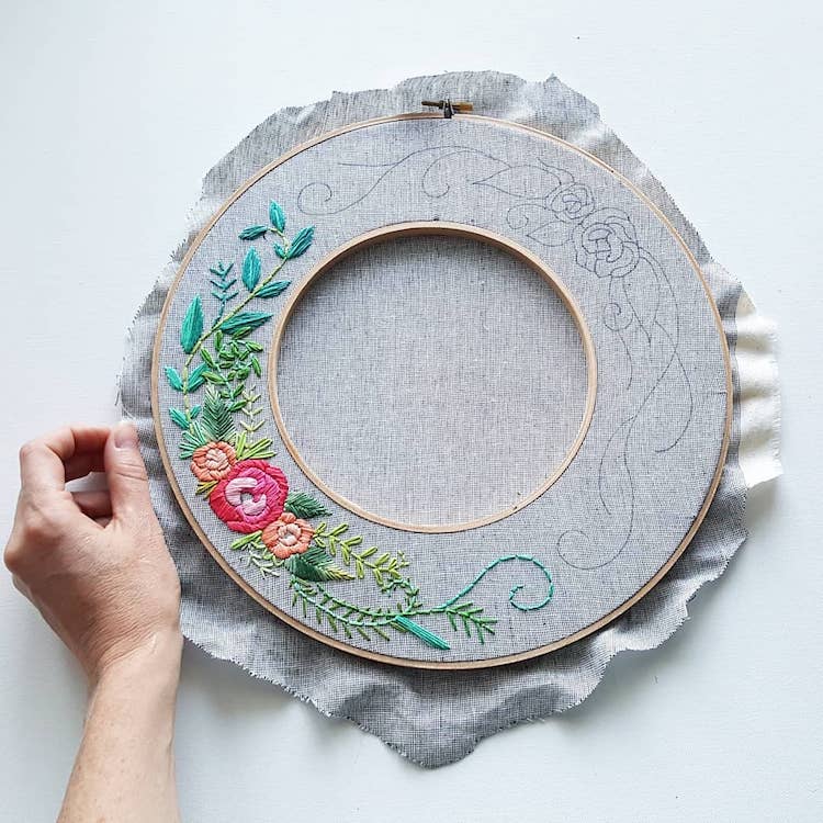 Cerceaux de couronne de broderie par Jessica Long
