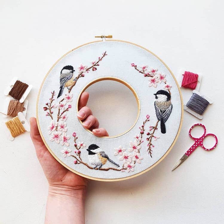 Cerceaux de couronne de broderie par Jessica Long