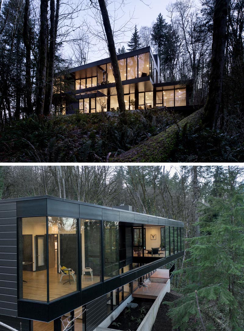 William / Kaven Architecture a conçu et développé une maison noire moderne située près de Portland, en Oregon, et en porte-à-faux au-dessus du sol de la forêt. #ModernBlackHouse #ModernHouse #Cantilever #ModernArchitecture
