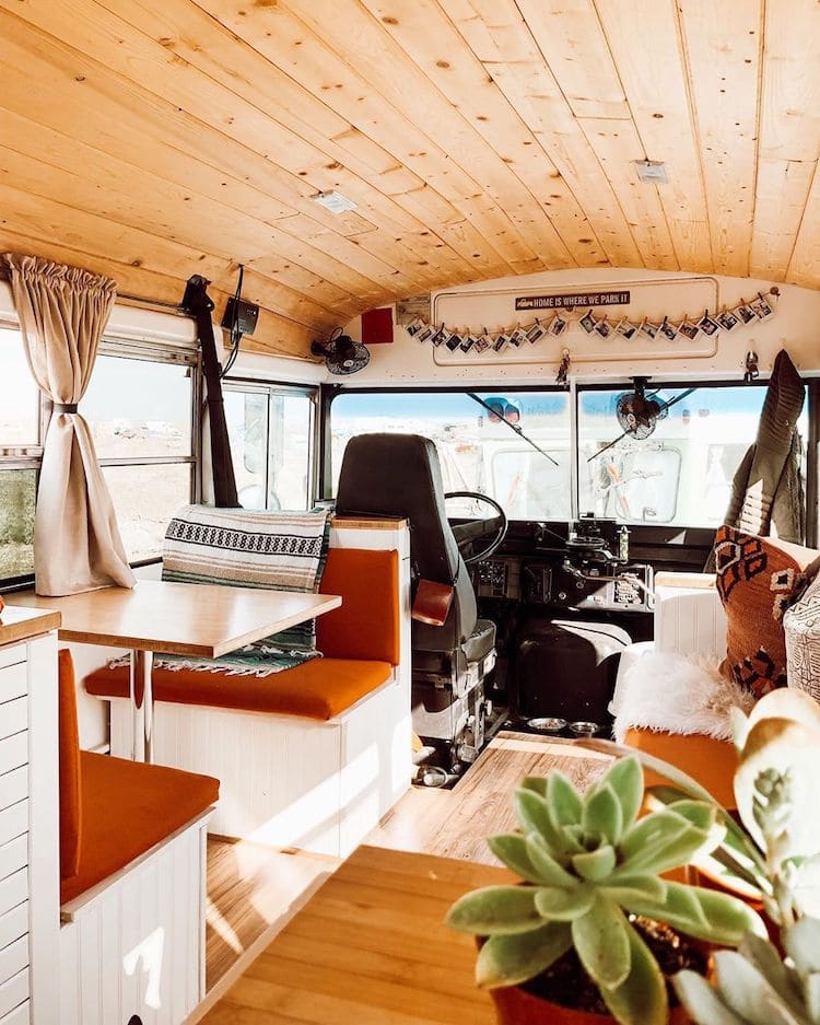 Conversion d'autobus scolaire