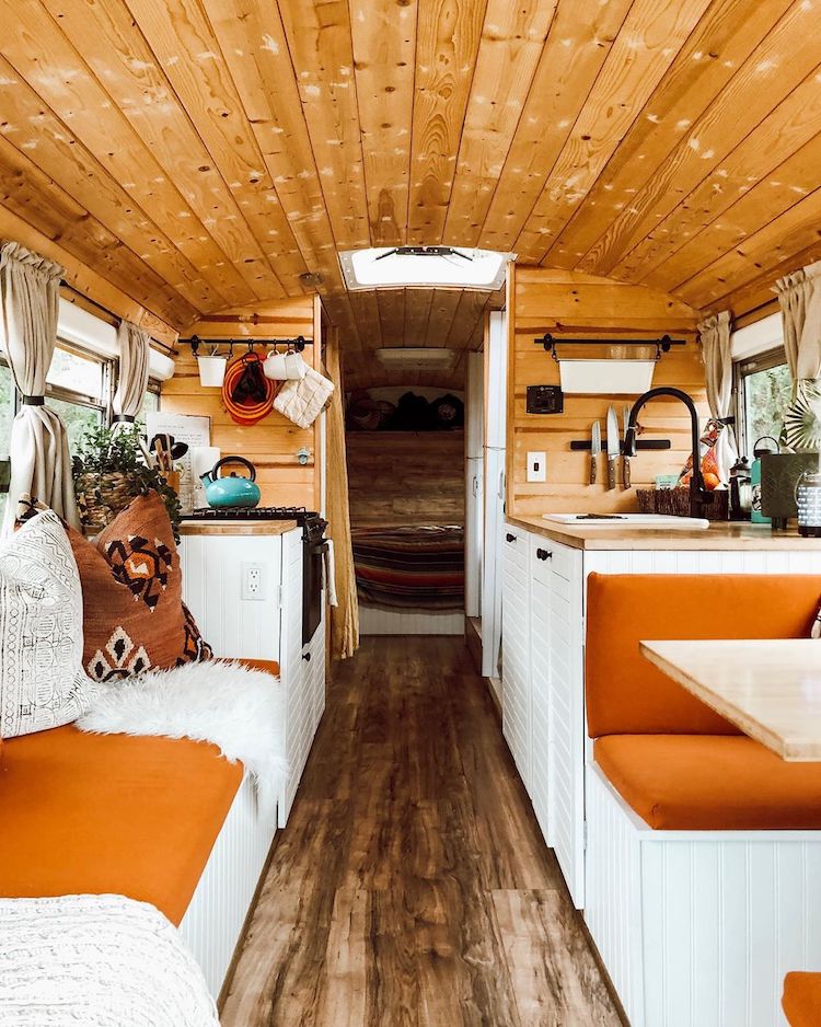 Conversion d'autobus scolaire