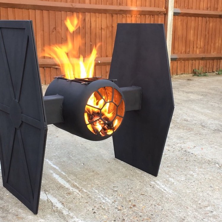 Star Wars Tie Fighter Fire Pit par Simon Gould