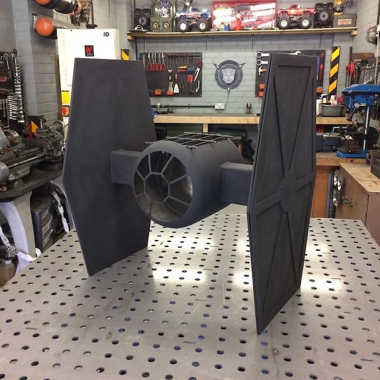 Star Wars Tie Fighter Fire Pit par Simon Gould
