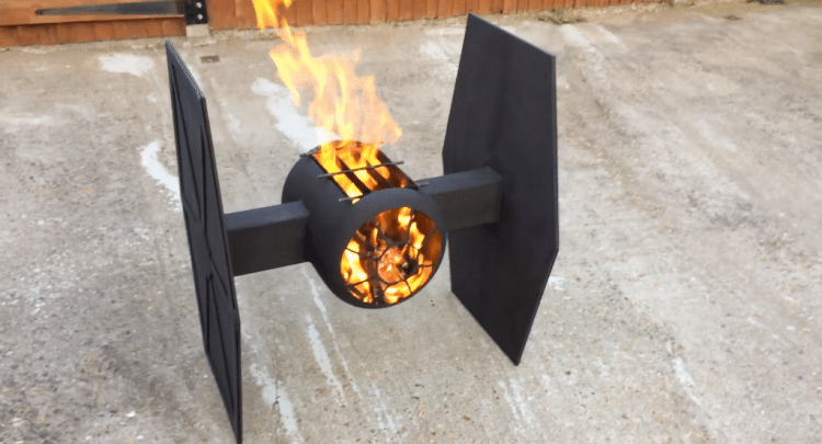 Star Wars Tie Fighter Fire Pit par Simon Gould