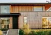 L’extérieur en lattes de bois de cette maison en bord de mer était le résultat d’une rencontre fortuite dans une librairie