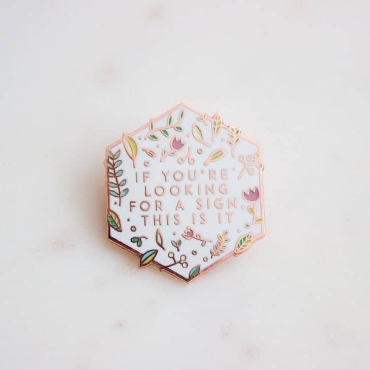 Broche en émail