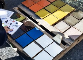 Meubles Tajimi Custom Tiles par Max Lamb & Kwangho Lee