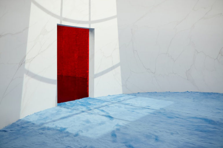 Rem Koolhaas + AMO a conçu l'espace de présentation de la mode masculine FW21 de Prada