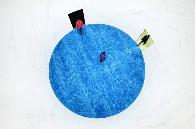 Rem Koolhaas + AMO a conçu l'espace de présentation de la mode masculine FW21 de Prada