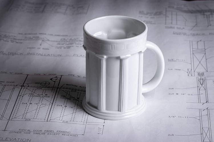 Tasse à colonne dorique - 15 tasses inspirées de l'architecture pour les amateurs de design