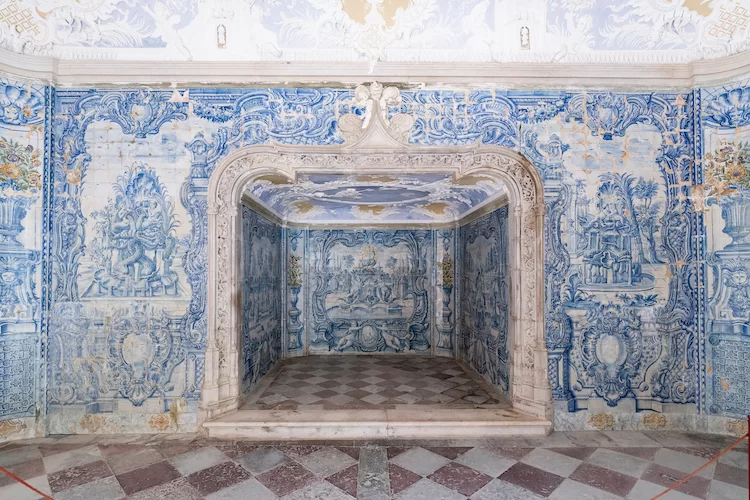 Azulejos à l'intérieur du Palais National de Sintra Portugal