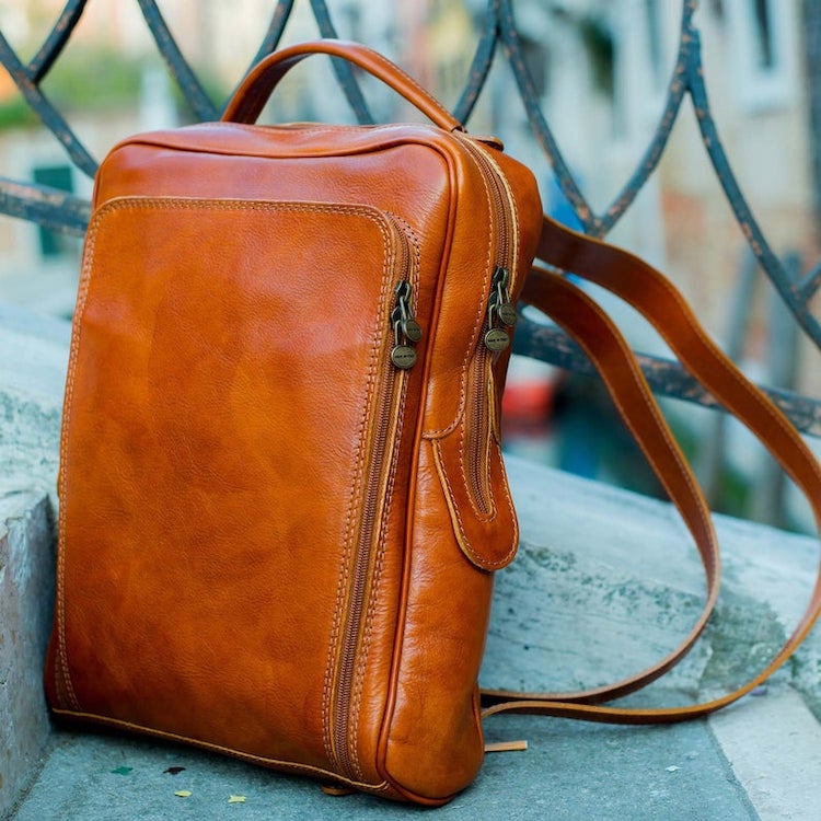 Sac à dos en cuir de style minimaliste