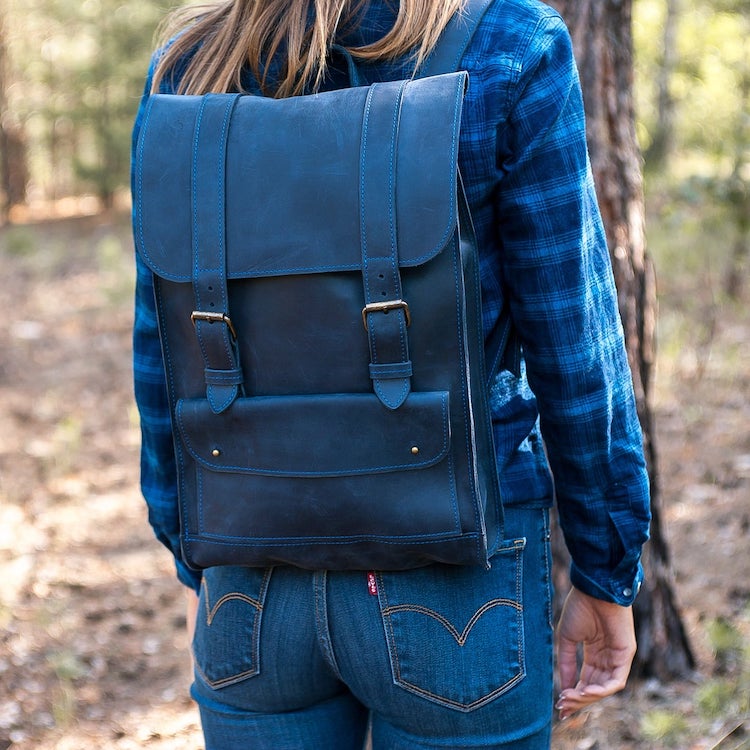 Sac à dos en cuir bleu foncé