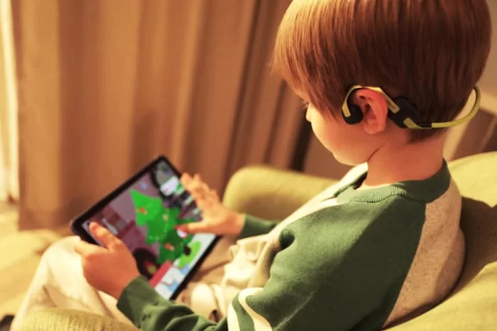 Oreillette imoo Ear-Care: le premier casque sans fil à oreille ouverte au monde pour enfants