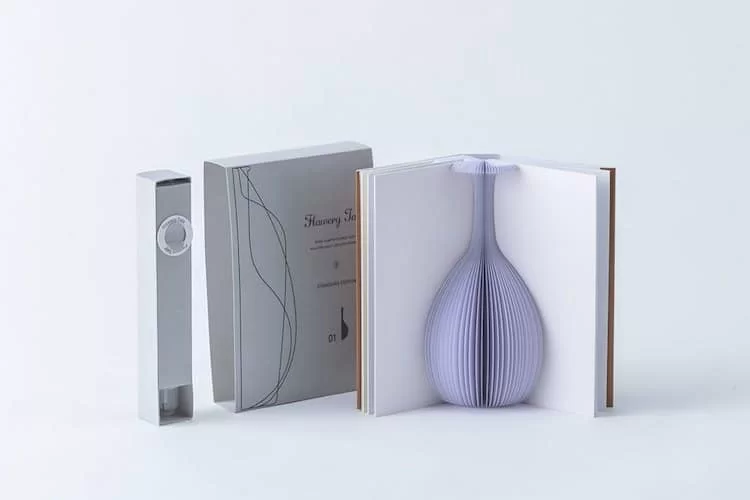 Vase livre de conte fleuri