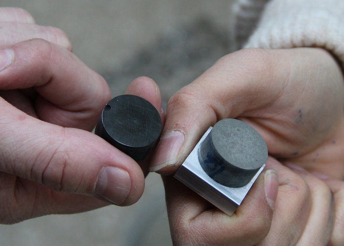 Ciment électrisant au noir de nanocarbone