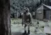Une pomme de pin bienveillante aide un homme âgé à survivre à un hiver froid dans une animation stop-motion réconfortante