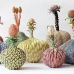 Des céramiques méticuleusement détaillées de Kaori Kurihara concoctent de nouveaux fruits fantastiques