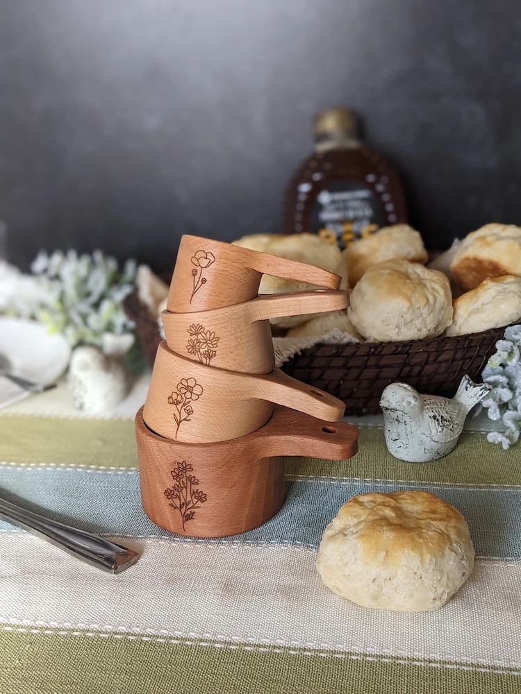 Tasses à mesurer en bois